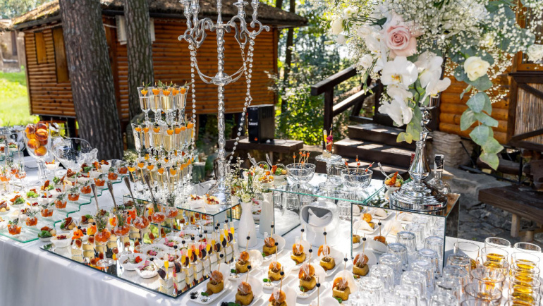 What Are Some Unique Ideas for Wedding Food Stations?